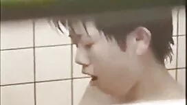 Châu Á mặt vụng về p ...