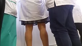 Cô gái tóc vàng máy  ...