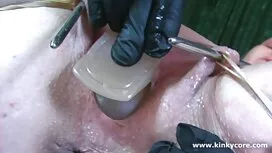 Hai cô gái xinh đẹp, ...