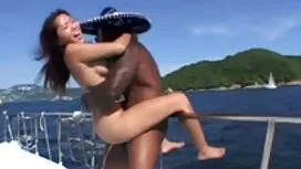Nóng, da đen và đẹp  ...