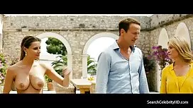 Cô xoa dầu cơ thể tr ...