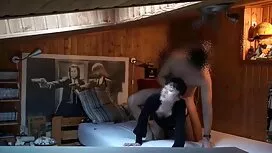 Cô gái tóc vàng âm c ...